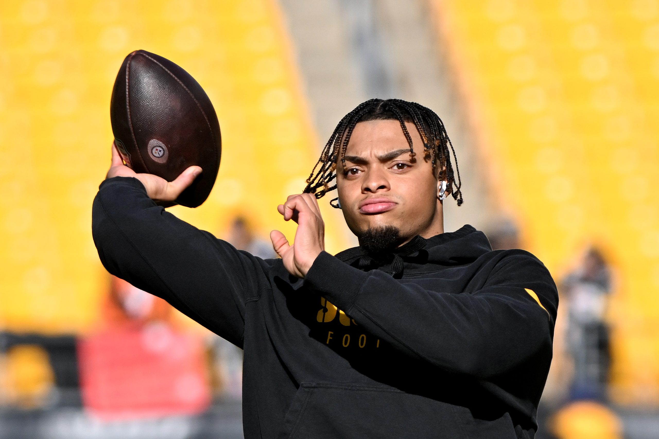 Ex-Commanders Star Reacts to NY Jets’ Justin Fields Injury